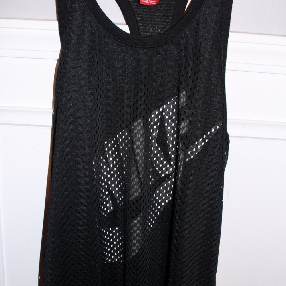 Nike top - Picture 3 of 6